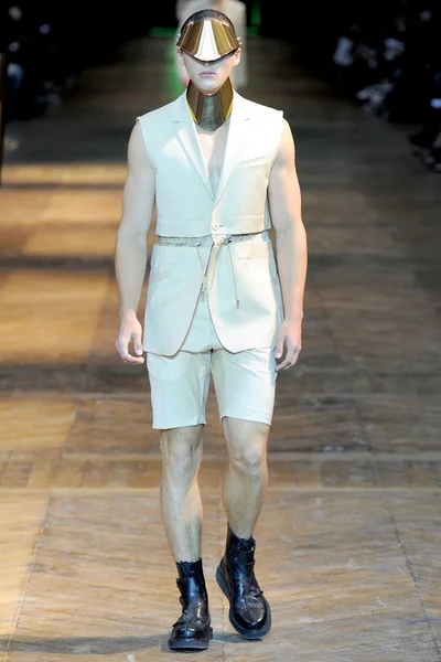 Look 2
